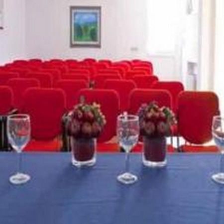 לטינה Hotel De La Ville Central מראה חיצוני תמונה