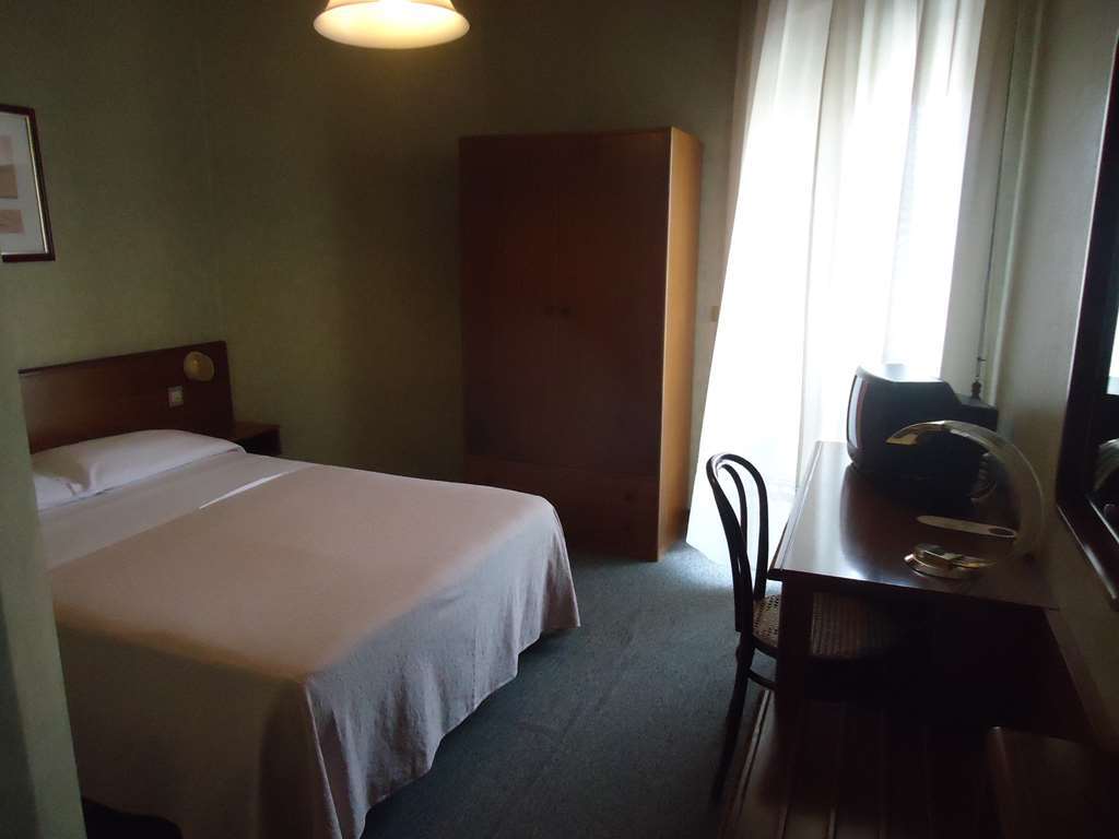לטינה Hotel De La Ville Central חדר תמונה