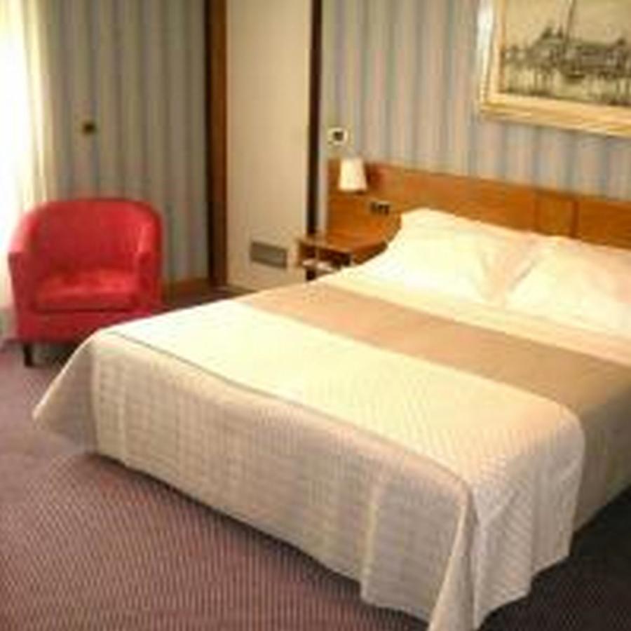 לטינה Hotel De La Ville Central מראה חיצוני תמונה