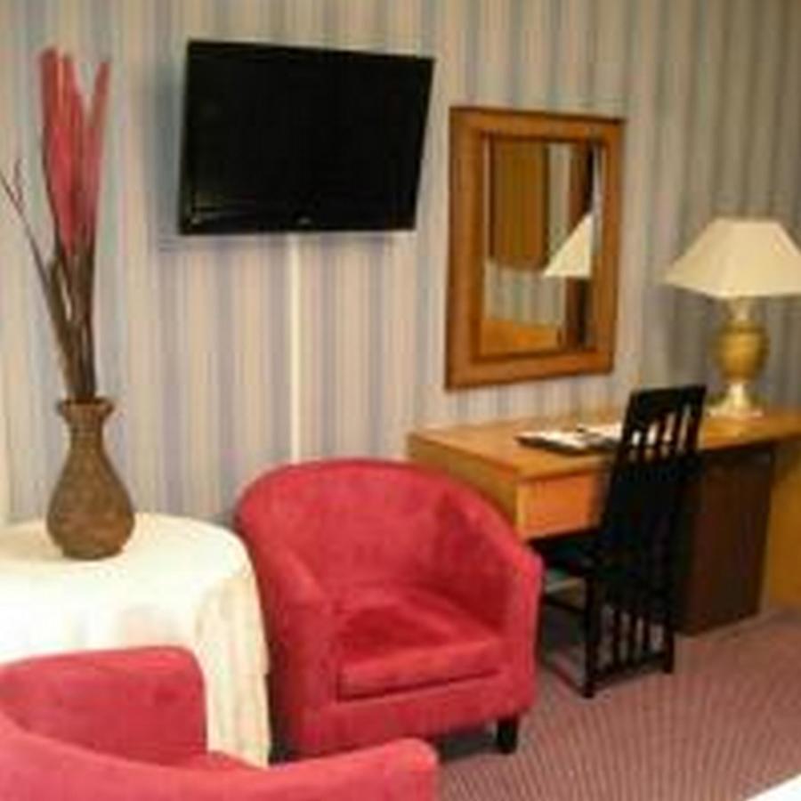 לטינה Hotel De La Ville Central מראה חיצוני תמונה